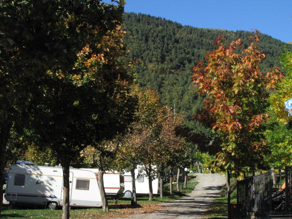Camping Viu Hotel Huesca Exterior foto
